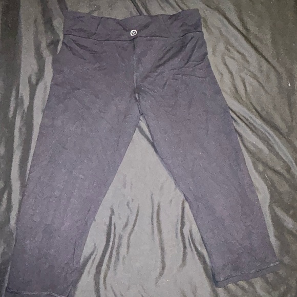 American Eagle workout leggings, capris, size extra large - Picture 2 of 4